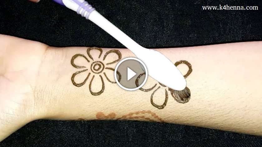 Beautiful Shaded Mehndi Design With Help Of Tooth Brush